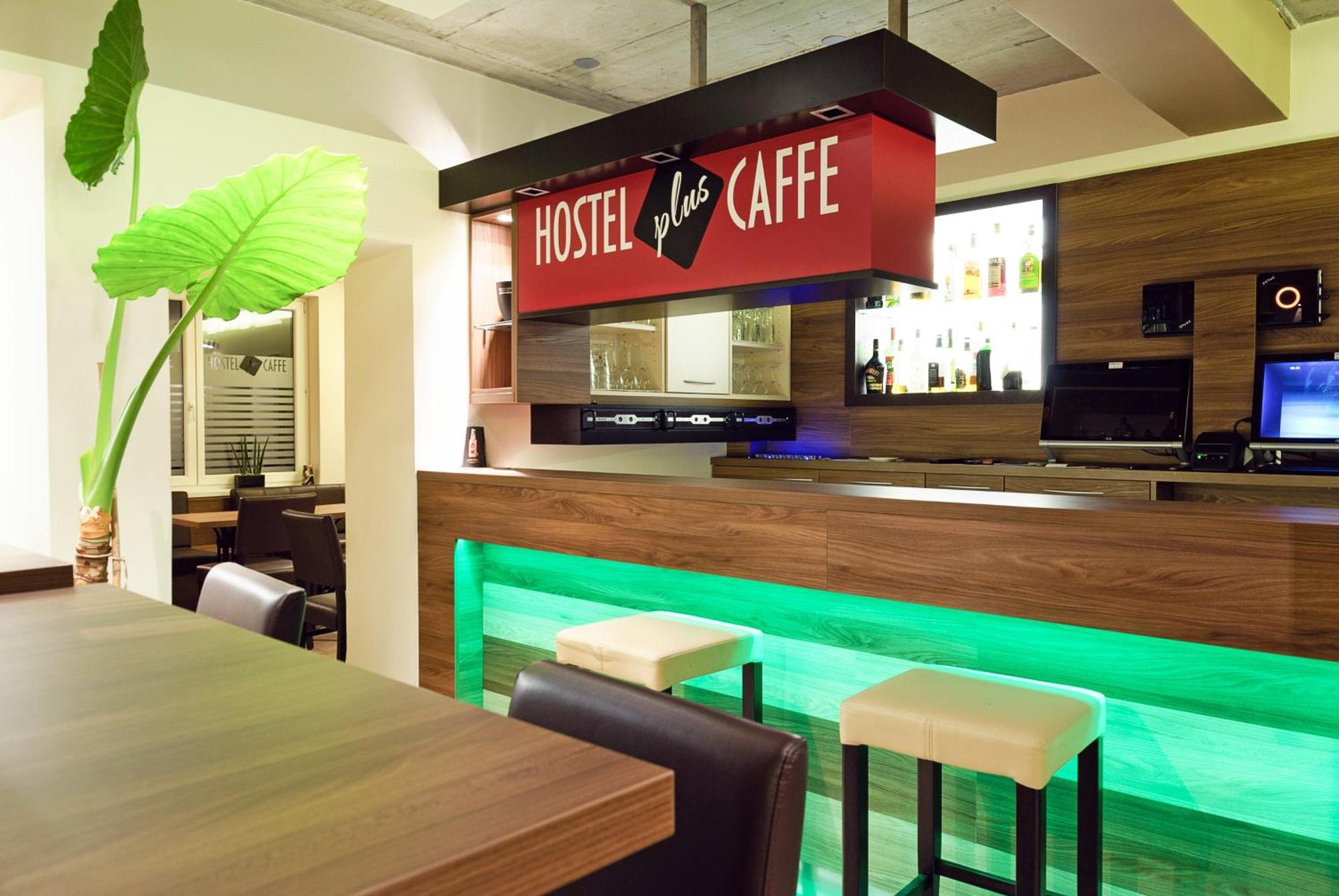 Hostel Plus Caffe Petrovče エクステリア 写真