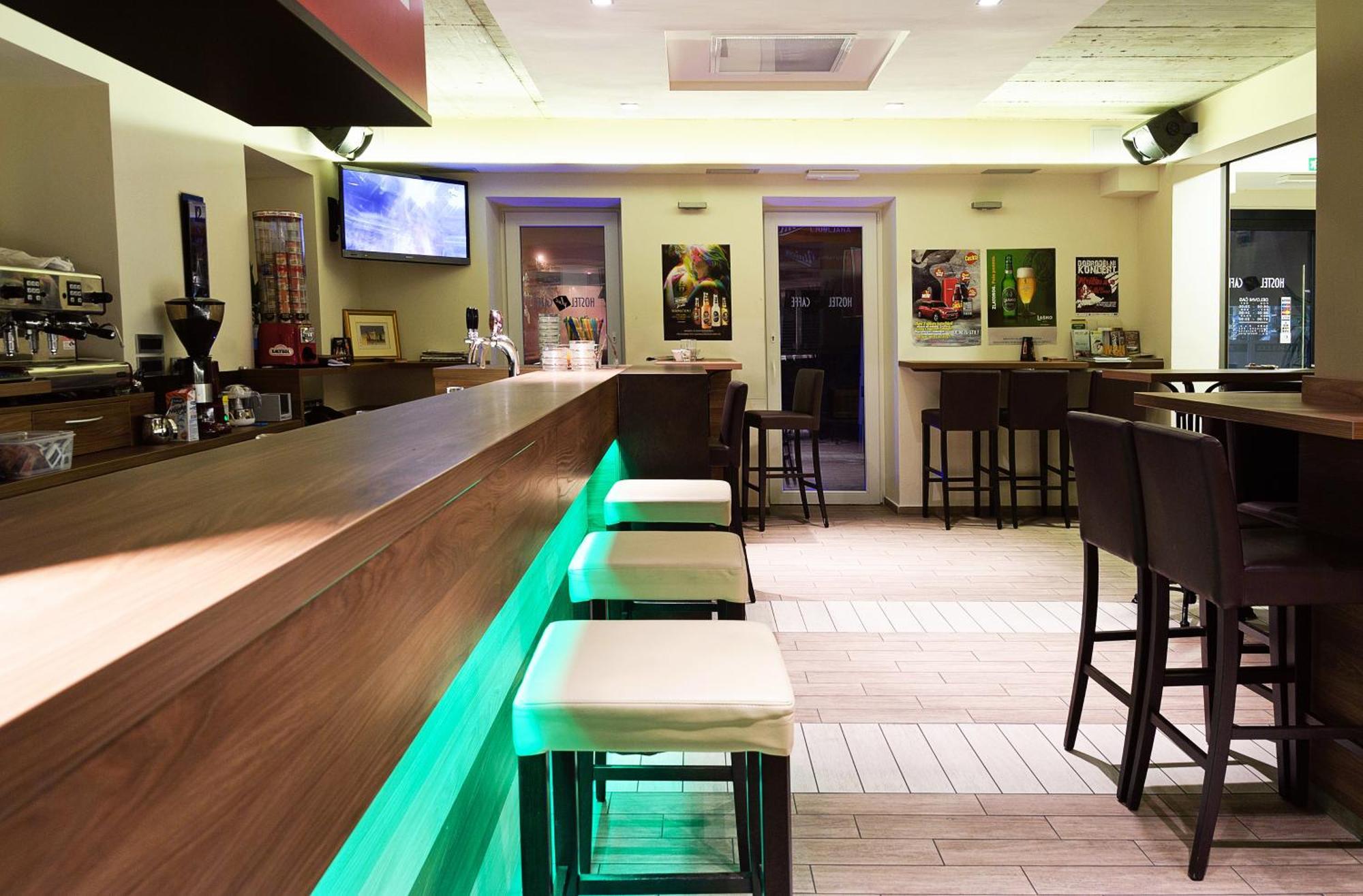Hostel Plus Caffe Petrovče エクステリア 写真