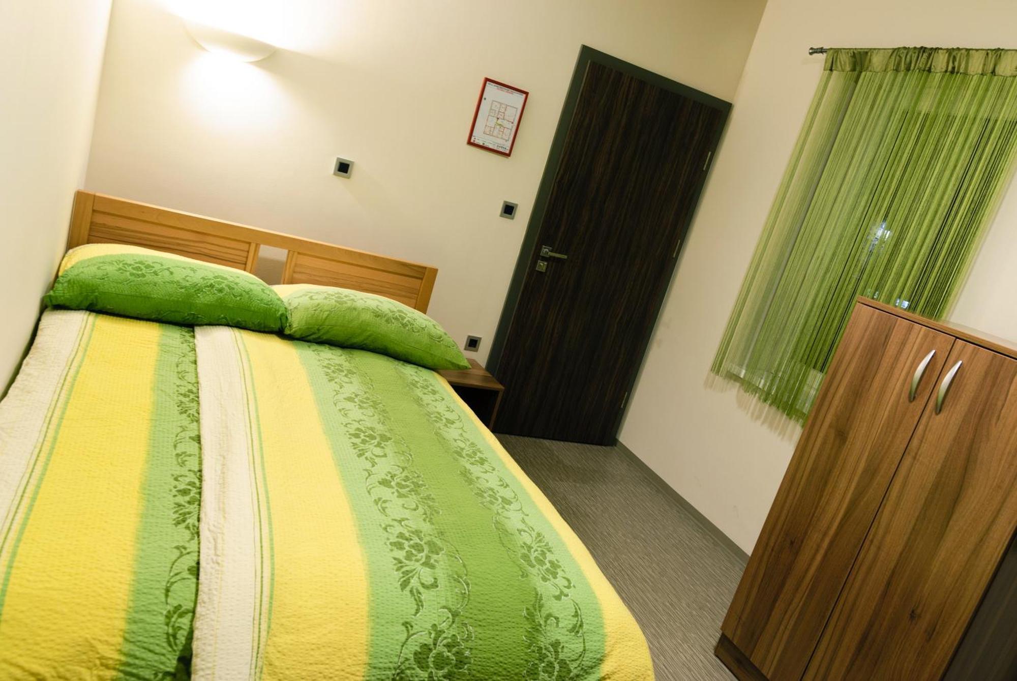 Hostel Plus Caffe Petrovče エクステリア 写真