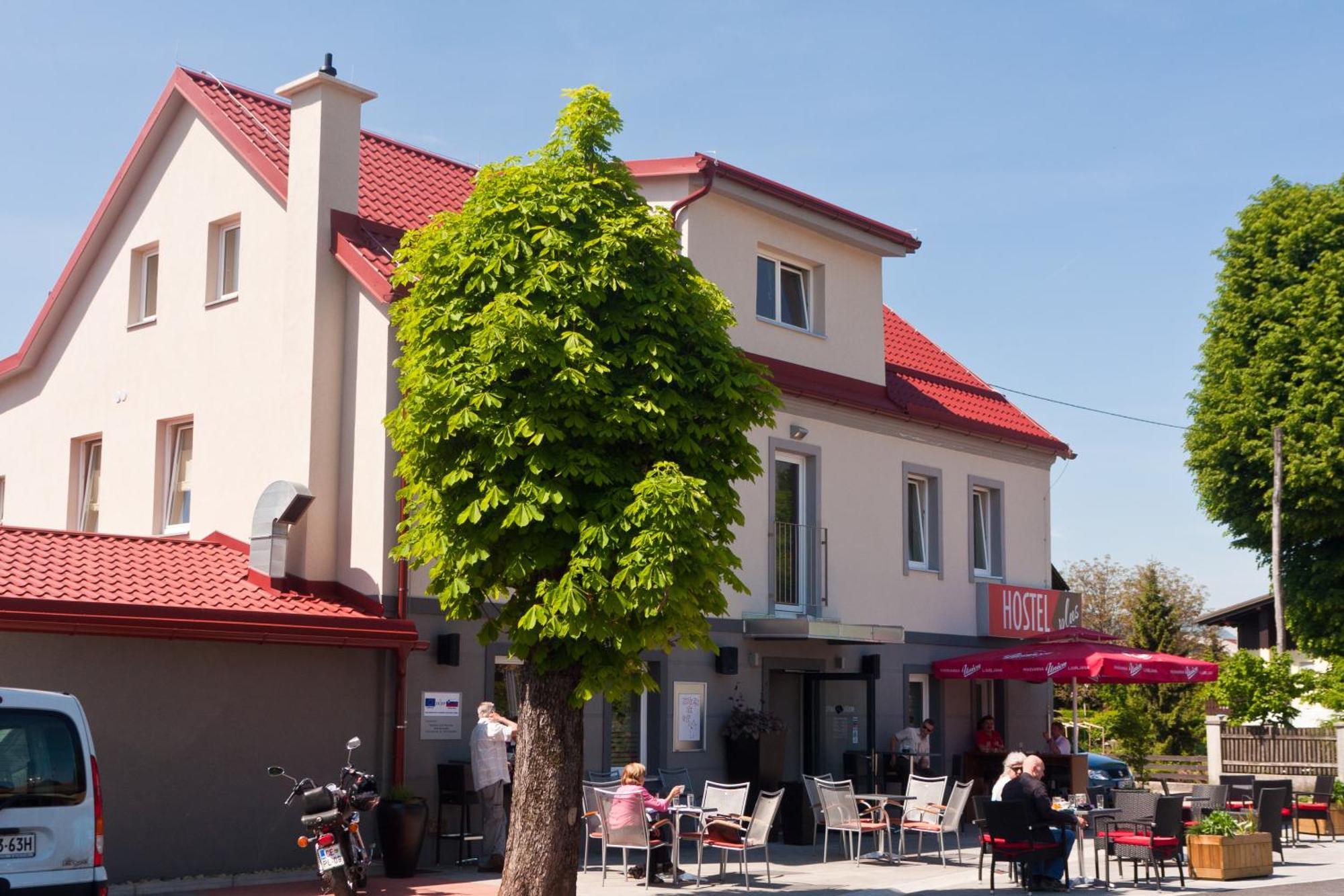 Hostel Plus Caffe Petrovče エクステリア 写真